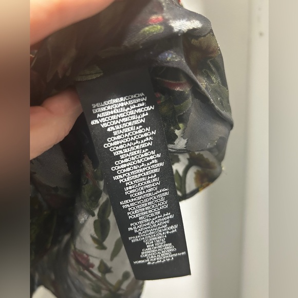 Alice + Olivia
Brentley Floral Puff-Sleeve Blouse. XL. NWT - Picture 12 of 13